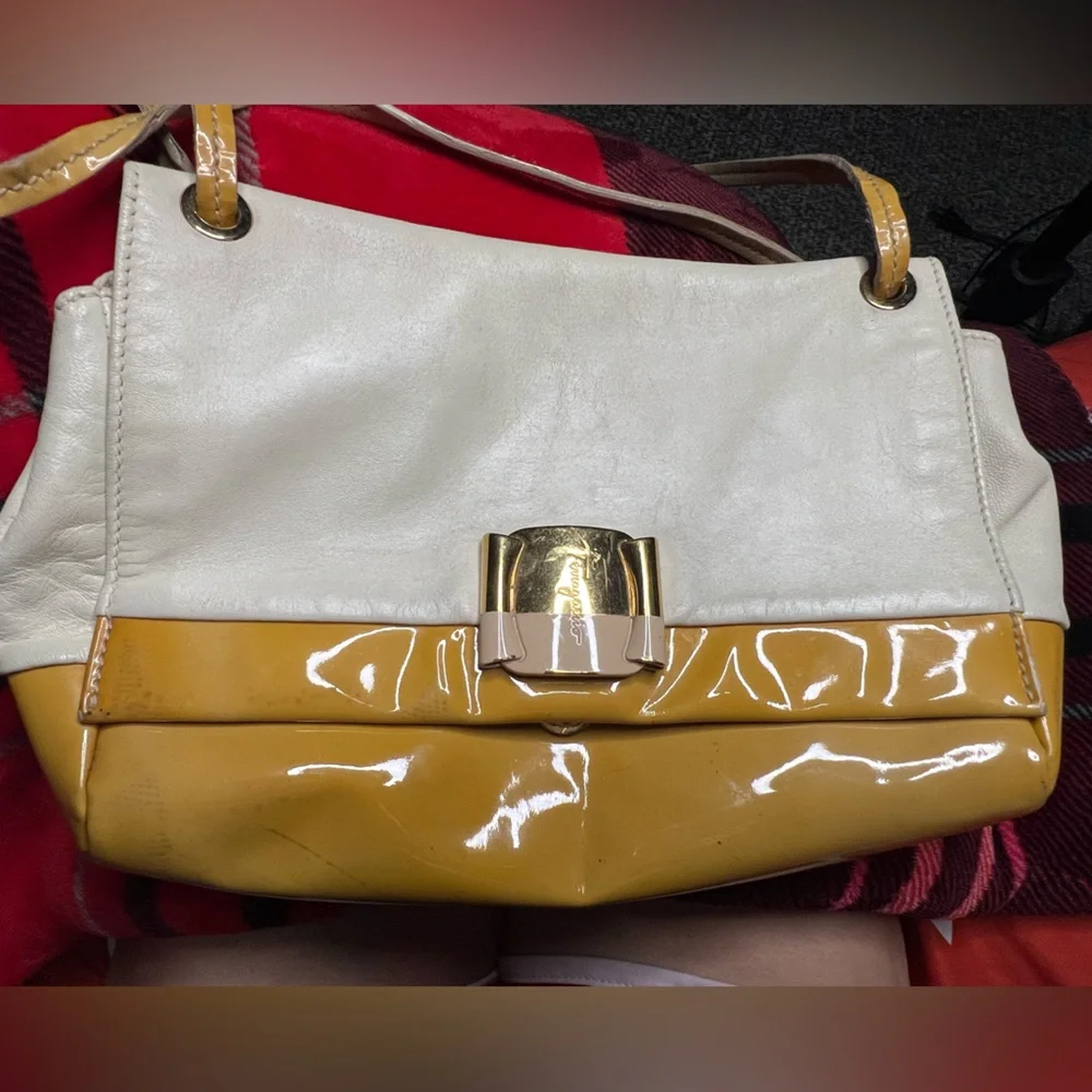 Pre-owned SALVATORE FERRAGAMO BAG LEATHER ENAMEL WHITE YELLOW MUSTARD COLOR - Picture 2 of 14